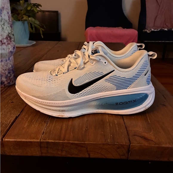 Men’s Nike Vomero 18 Running Shoes - Picture 2 of 4